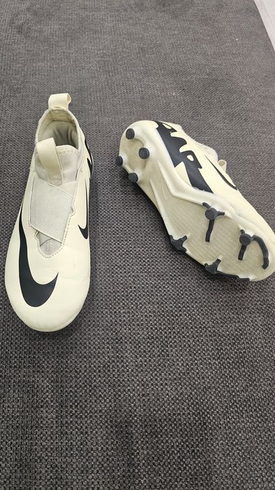 Деттск футболни обувки-Nike и Adidas