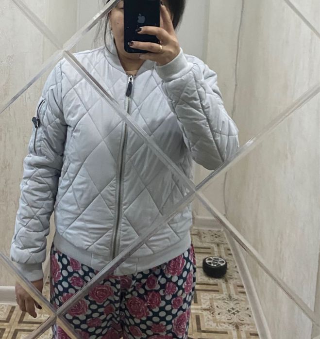 Женские куртки, жилетки