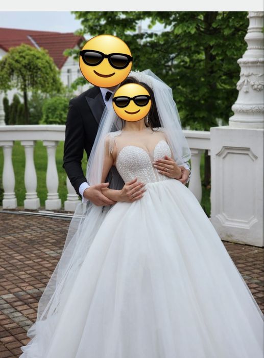 Vand rochie de mireasa cu, CRISTALE