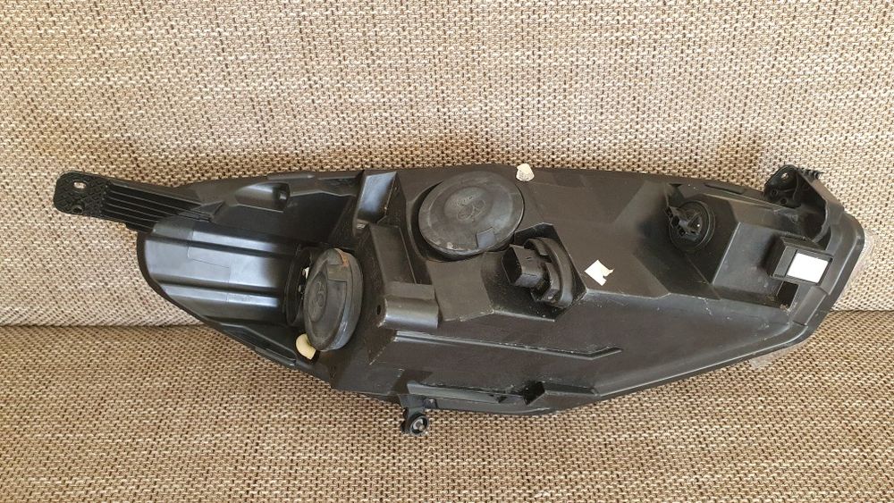 Far stanga Ford Fiesta 8 mk8