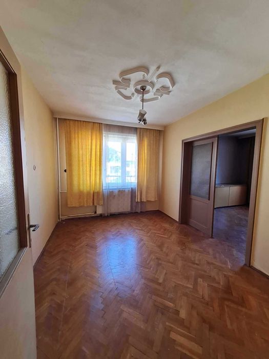 Продава се Тристаен апартамент в Плевен, Идеален център - 100 кв.м за 1288 €/кв.м - Снимка #4