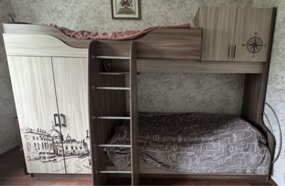 Продам отличную двухярусную кровать.