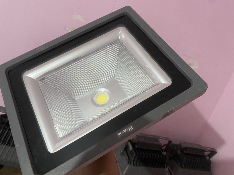 Продаётся прожекторы