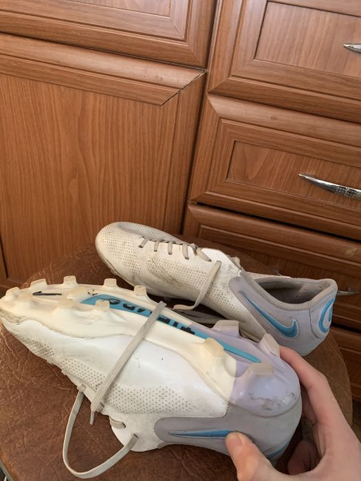 Продам бутсы за 5000тг + подарок щитки