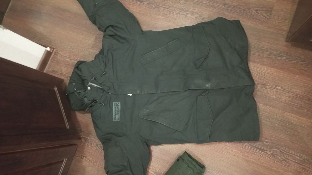 Зимние теплые куртки.