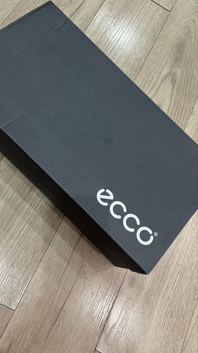 Продаю кроссовки от фирмы ECCO