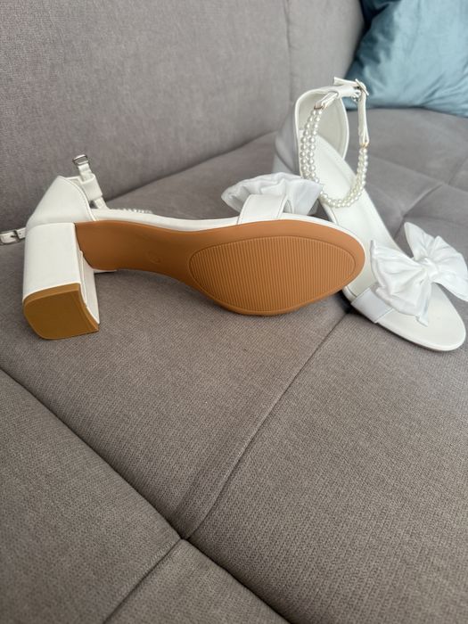 Sandale noi de ocazie sau mireasa