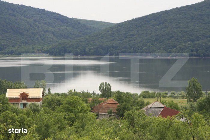 Teren Intravilan pe Malul Lacului Calinesti – Ideal pentru Dezvoltar