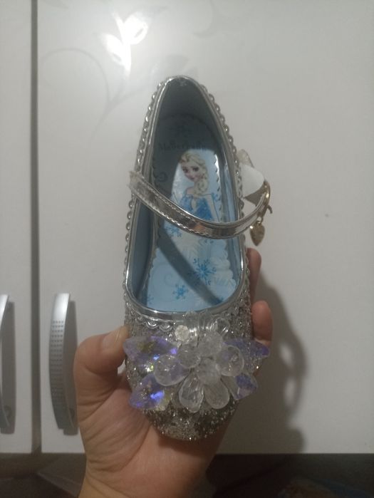 Продам детские туфли