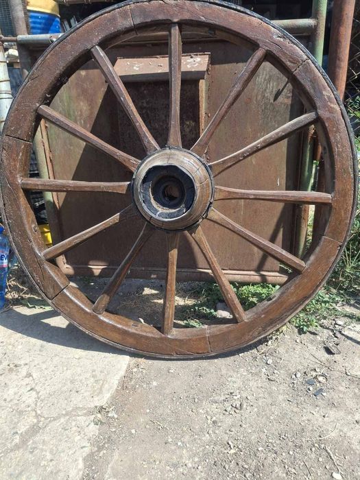 Дървени колела от каруца