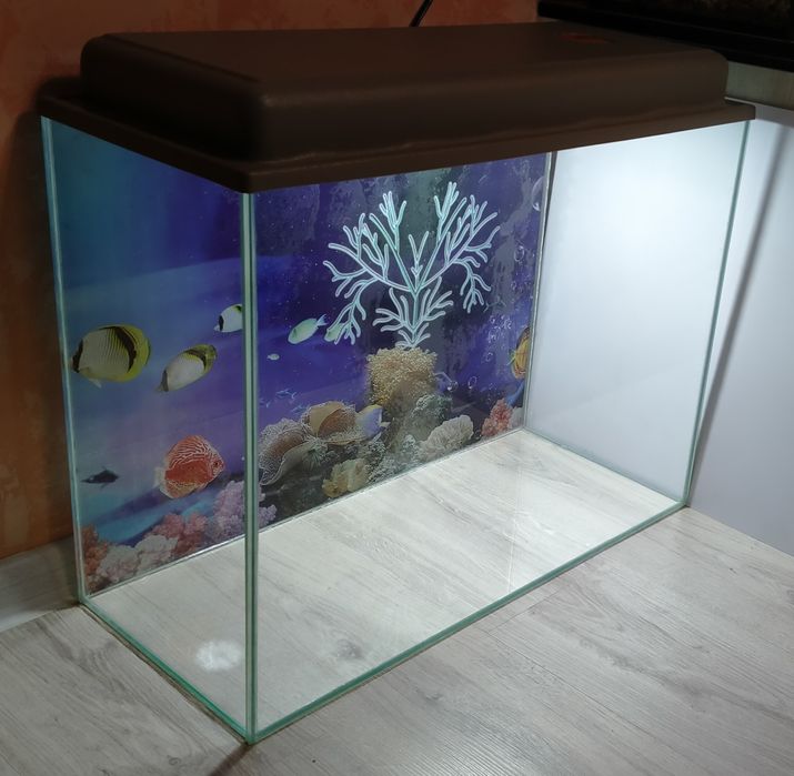 Продам аквариум б/у на 70 литров