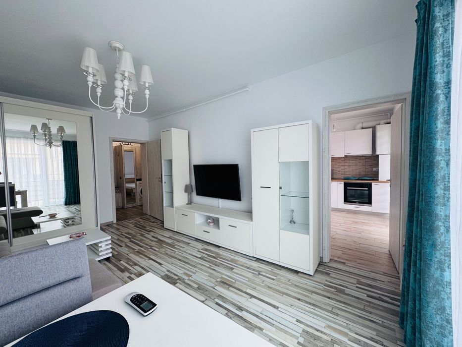 Închiriez apartament cu 2 camere