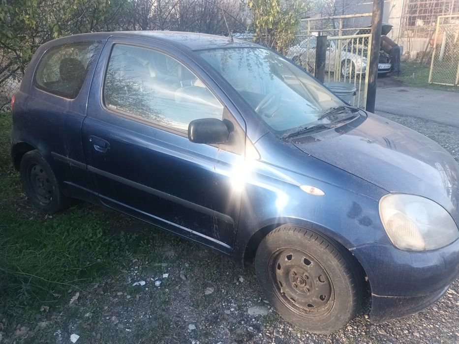 Toyota Yaris 1.0 vvti na casti