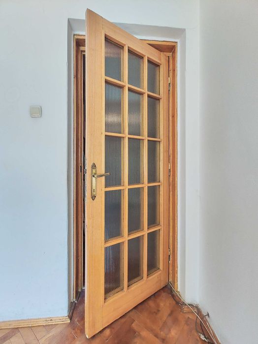 Vând apartament două camere în Reșița