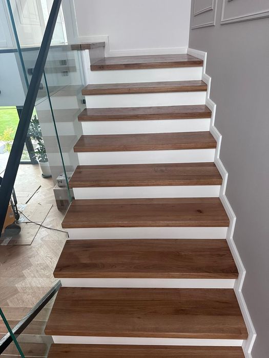 Plinta din lemn pentru parchet și scări interioare