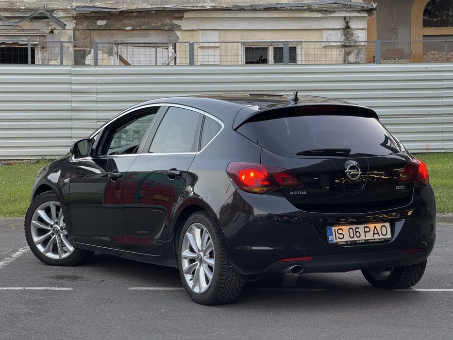Opel Astra J - 2010// Automata // Trapa •Xenon• Piele• Sonorizare Hi-fi• Navi•Senzori • Cauciucuri NOI