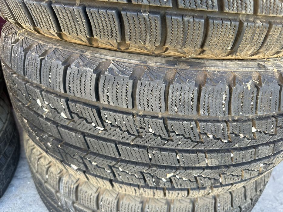 Зимный шины 215/60/16 Roadstone