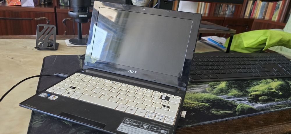 Acer Aspire One AOD255E – Windows 7 Starter, Intel Atom N455, 2GB RAM, 250GB HDD