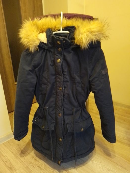 Vând geaca de iarna pt fetițe mărimea 146-152, vârsta 10-12 ani