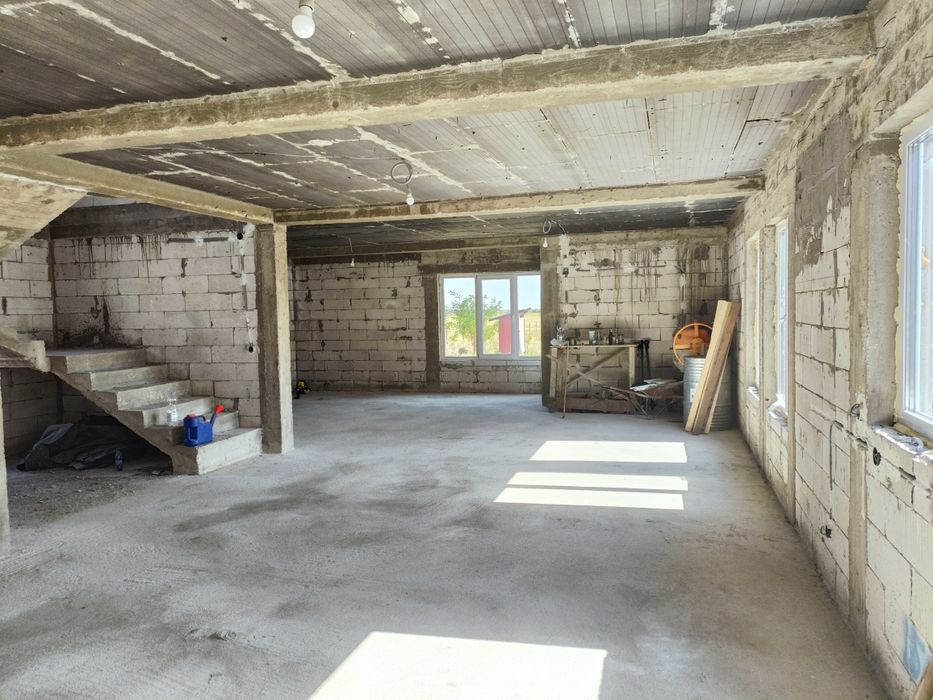 Casă Spațioasă (200 mp Utili) cu Teren de 1080 mp – Coada Izvorului (Mănești), Prahova | La Asfalt, Utilități & Tâmplărie Tripan