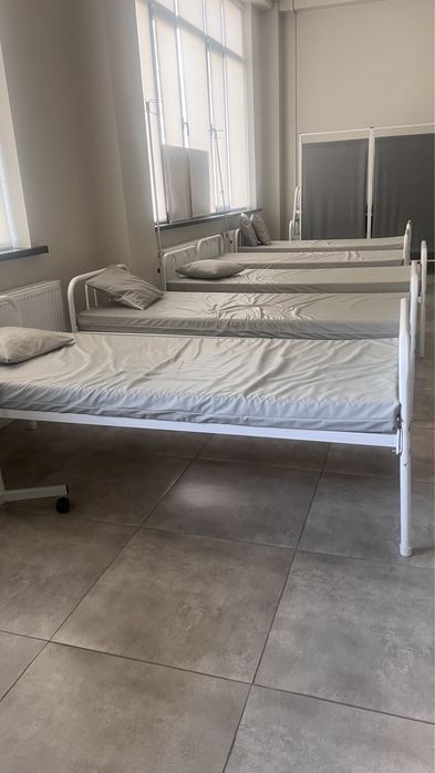 Кровать  с кожанным матрасом