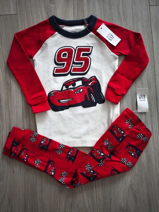 Чисто нова пижама Макуин