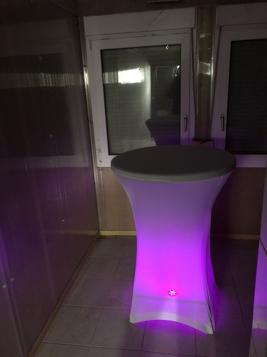 Mese cocktail albe/negre/led de inchiriat