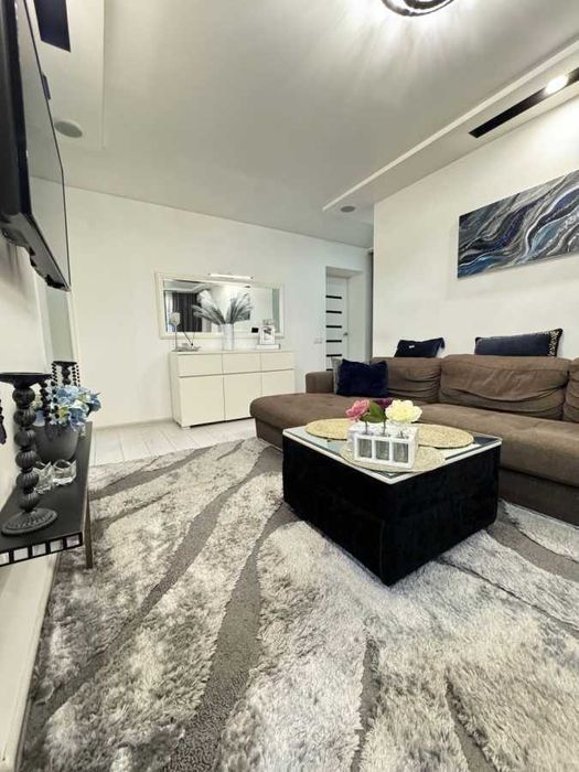 Дава се под наем Двустаен апартамент в София, Център - 65 кв.м за 459 € - Снимка #1