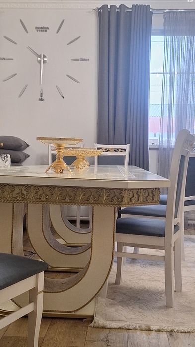 Стол для гостиной