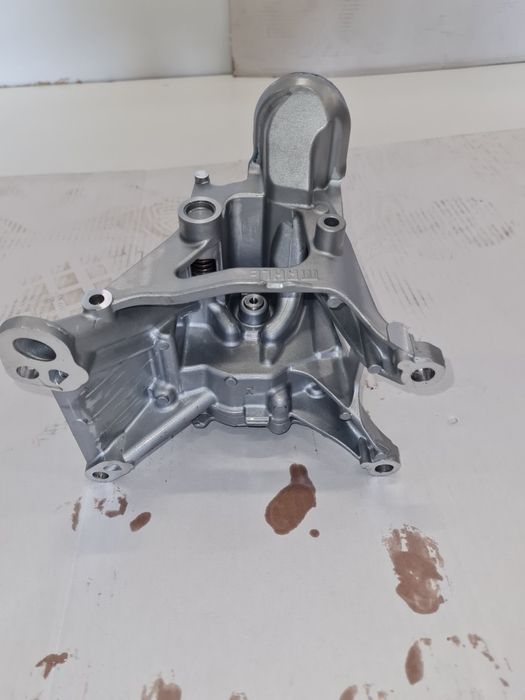 Pompa ulei motor 1.5 benzina BMW seria1  F70 F74 / cod-9895362 / 2019+