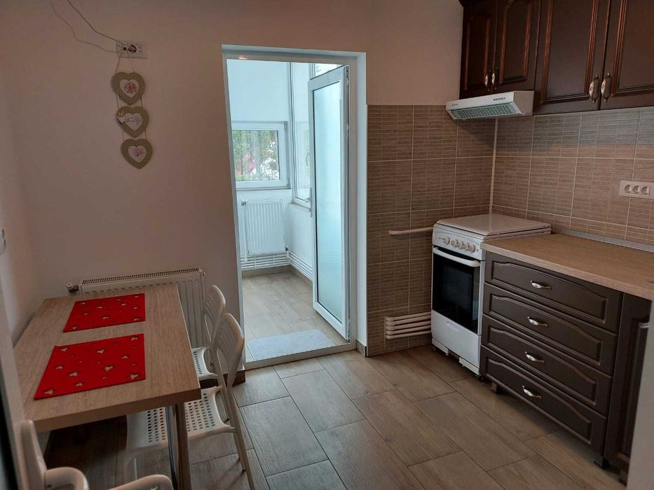 Proprietar închiriez apartament 2 camere decomandat et 2 zona centrala