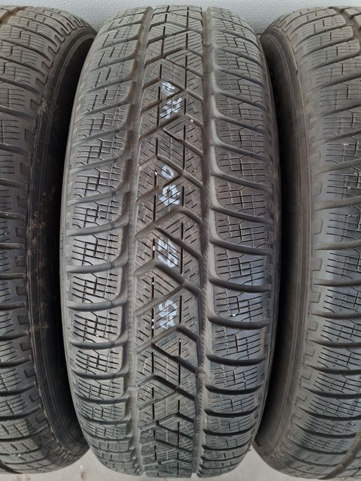 Зимни гуми 4 броя PIRELLIScorpion 215 65 R17 дот 4217