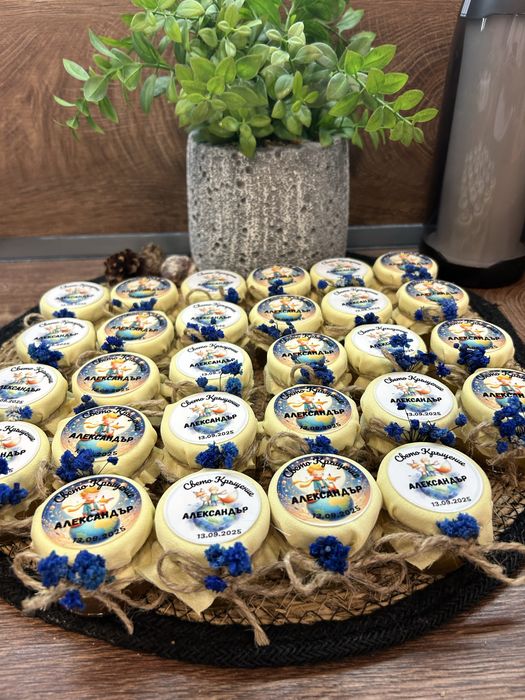 Бурканчета с мед и украса