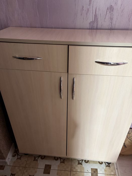 Продам обувницу б/у 5000