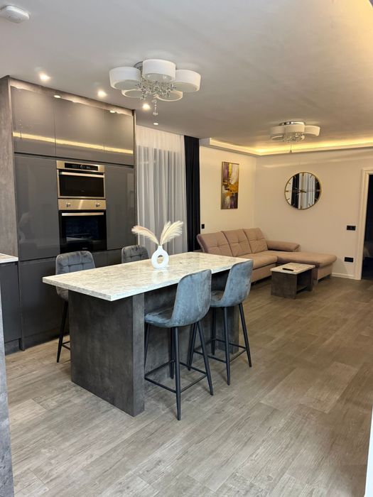 Inchiriez apartament