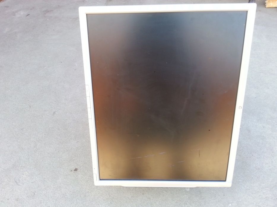 Monitor 19" HP LP1965 cu ecran rotitor
