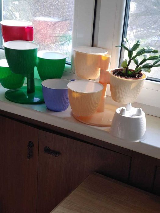 Продаются горшочки (каскад) для цветов в кашпо.