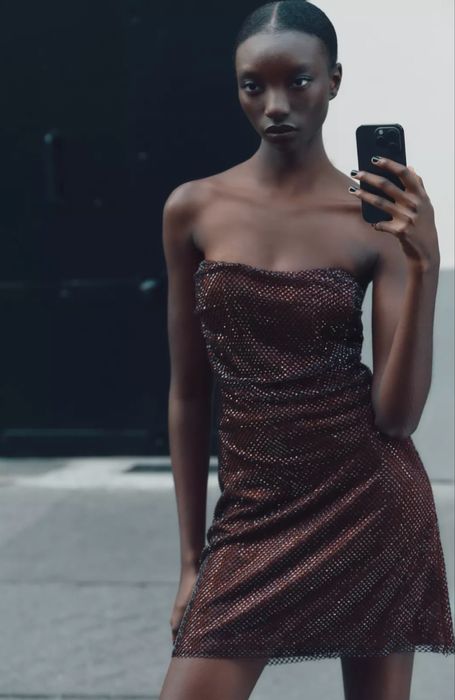 Вайръл роклята с камъни Zara