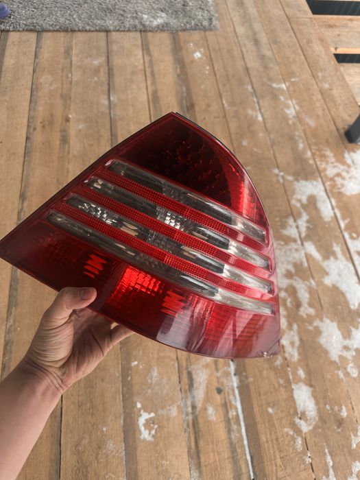Продам задний фонарь w220 rest
