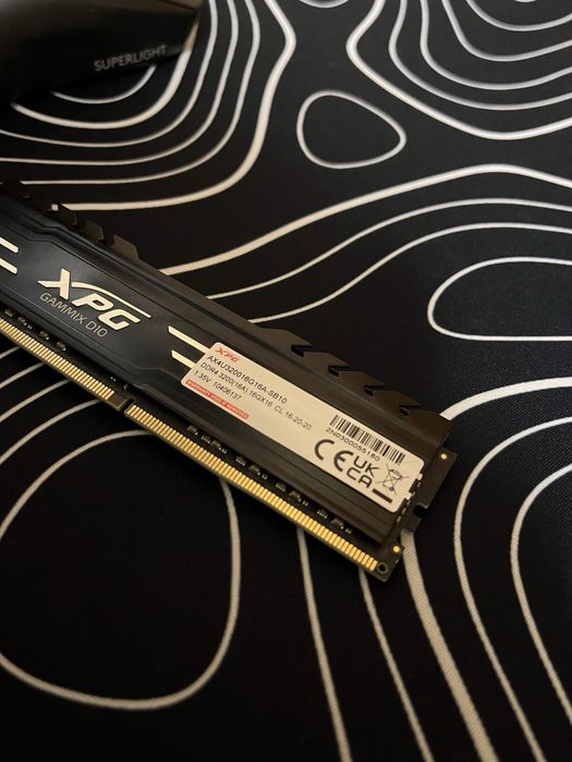 Продавам Рам памет ADATA XPG GAMMIX D10 16GB DDR4 3200MHz CL16 RAM