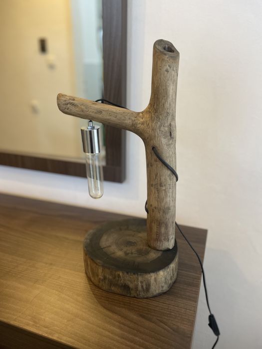 Дървени настолни лампи