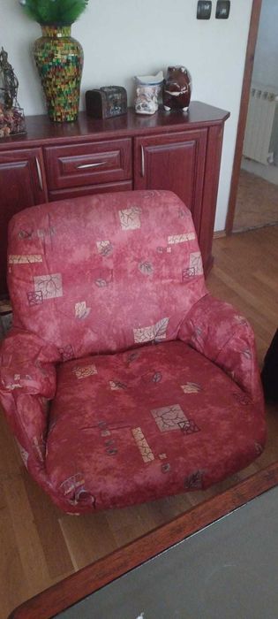 Холна гарнитура (диван, фотьойли, табуретки)