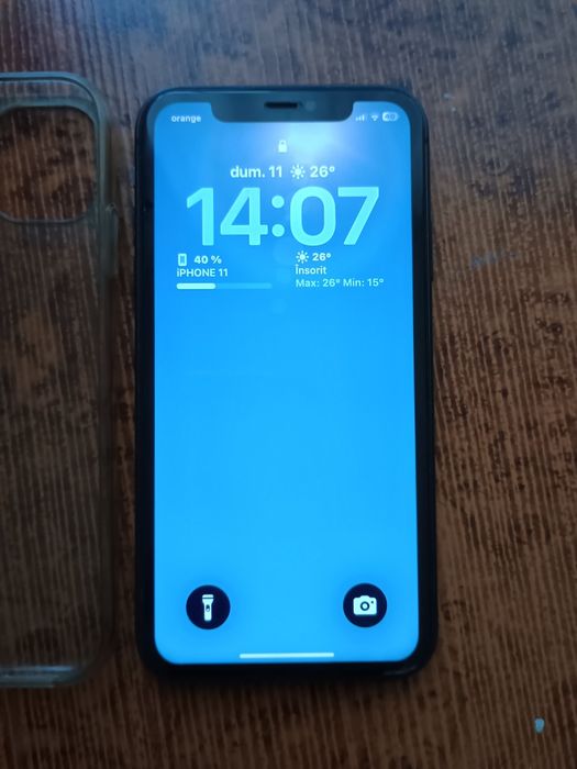 iPhone 11 128 GB baterie 100%