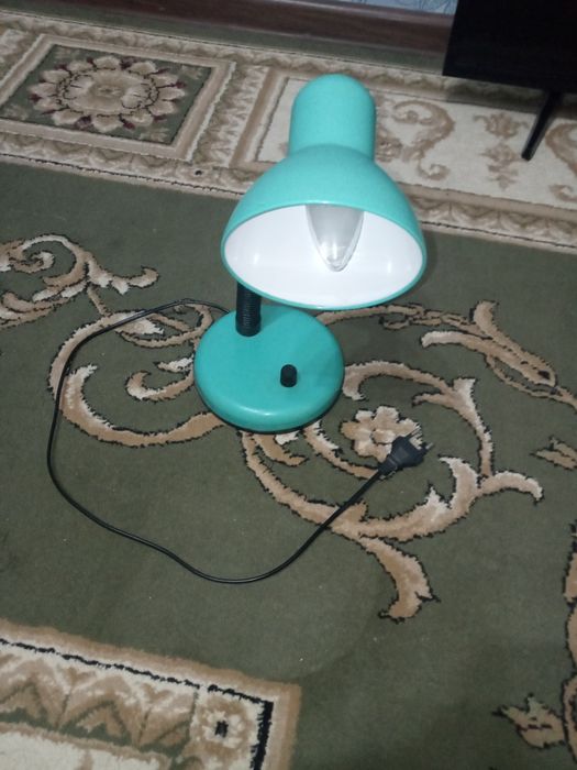 Stol uchun lampa sotiladi