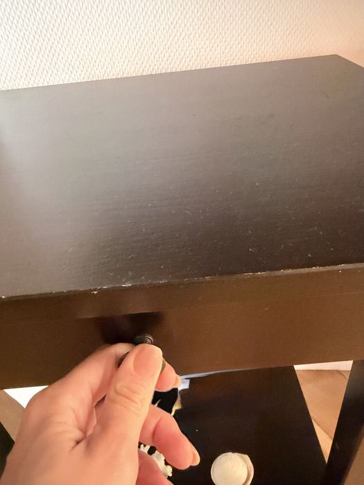 Дървен шкаф с чекмедже