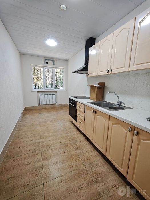 Дархан офисы 14м² 25м² вдоль дороги рядом с метро Хамида Олимжана