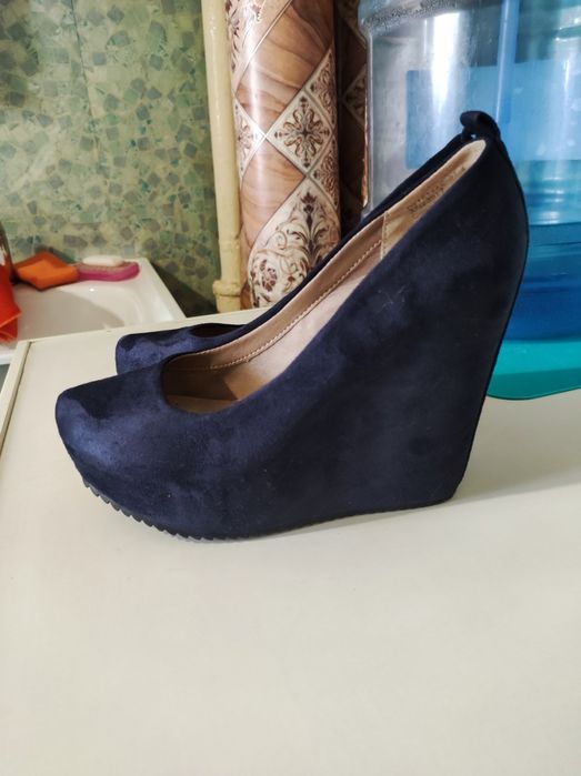 Продам новую обувь.