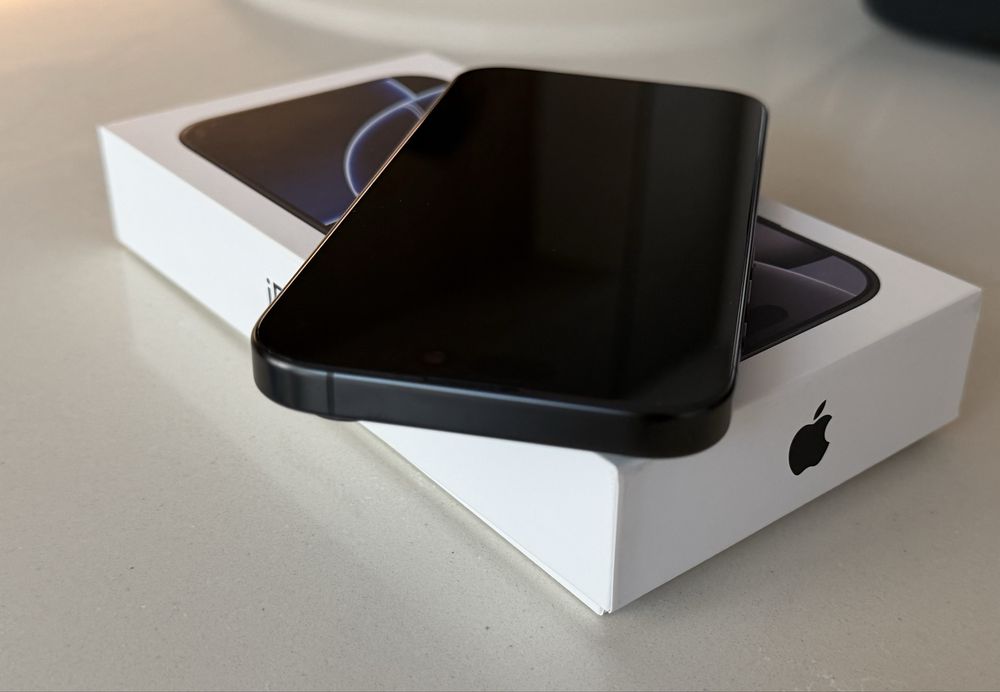 iPhone 16 Pro 128GB, Black Titanium - Perfect funcțional, Stare excelentă