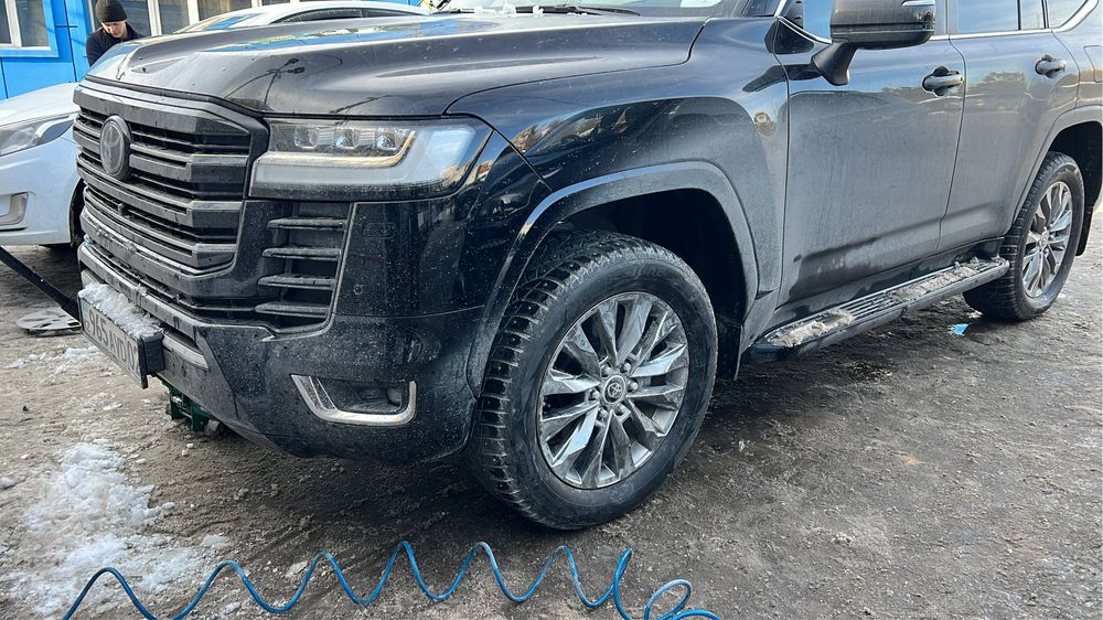 Bridgestone blizzak spike 02 275/55 r20 TLC 300 Land Cruiser 300