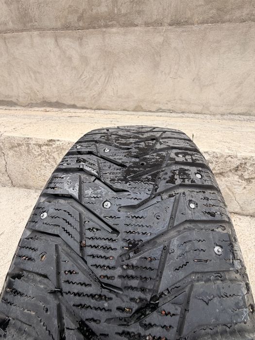Продам резину 215/55 R17 покрышка